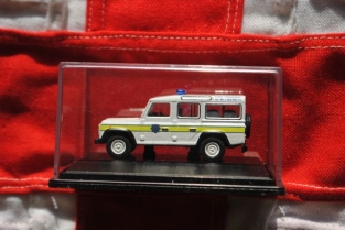 76DEF004  Garda Land Rover Defender Station Wagon